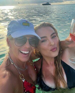 Caroline Wall photo 16