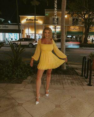 Caroline Wall photo 18