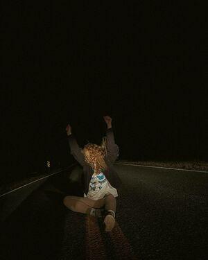 Caroline Wall photo 22