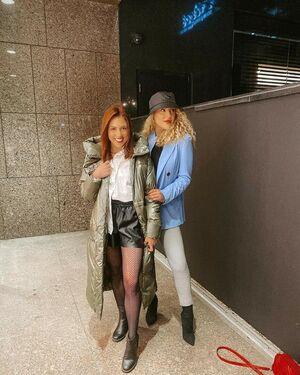 Caroline Wall photo 25