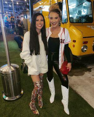 Caroline Wall photo 28