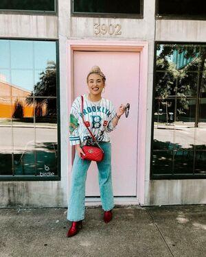 Caroline Wall photo 33