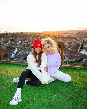 Caroline Wall photo 37