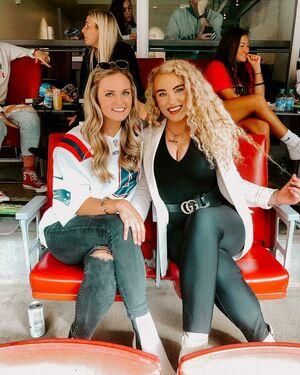 Caroline Wall photo 41