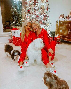 Caroline Wall photo 53