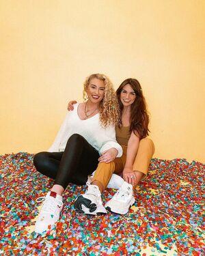 Caroline Wall photo 56