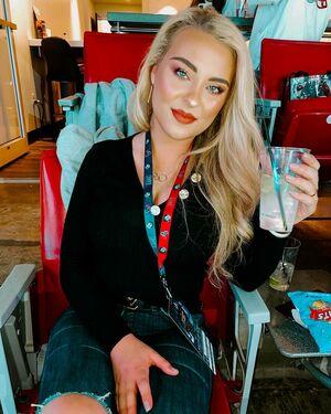 Caroline Wall photo 58