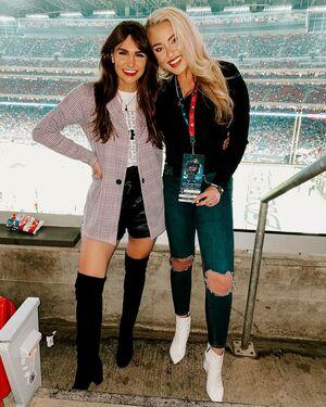 Caroline Wall photo 59