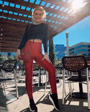 Caroline Wall photo 64