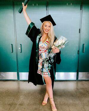 Caroline Wall photo 76