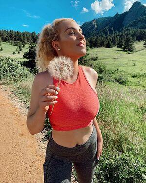 Caroline Wall photo 86