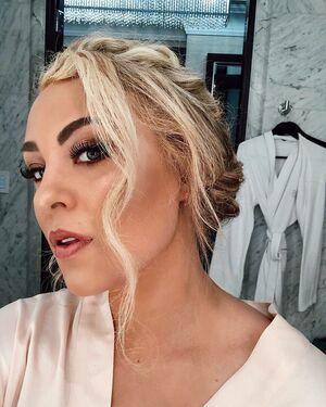 Caroline Wall photo 92