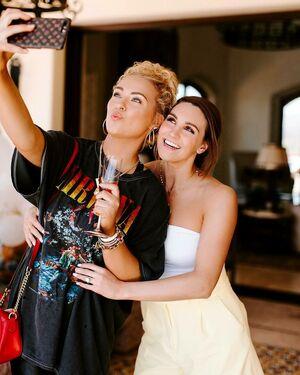 Caroline Wall photo 102