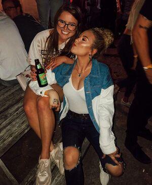 Caroline Wall photo 109