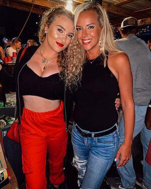 Caroline Wall photo 110