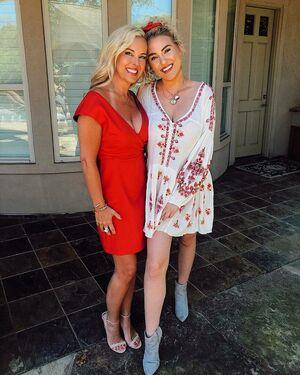 Caroline Wall photo 114