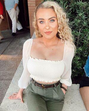 Caroline Wall photo 117