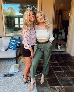 Caroline Wall photo 119