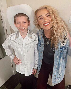 Caroline Wall photo 123