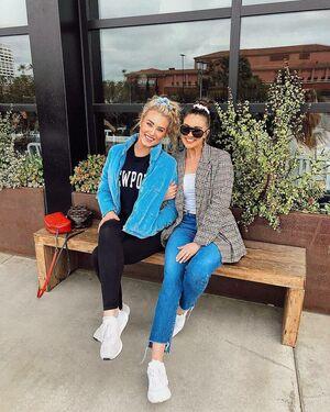 Caroline Wall photo 141