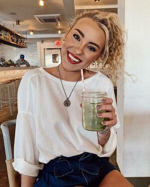 Caroline Wall photo 143