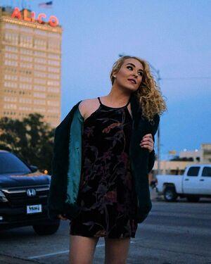 Caroline Wall photo 144