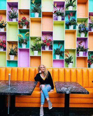 Caroline Wall photo 154