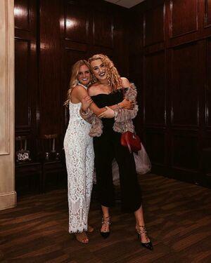 Caroline Wall photo 157