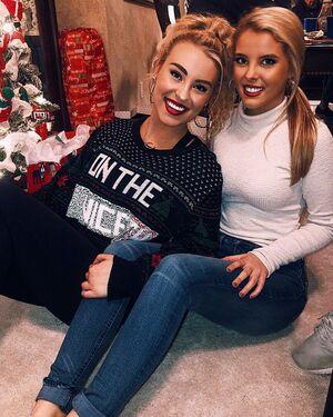 Caroline Wall photo 164