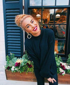 Caroline Wall photo 170