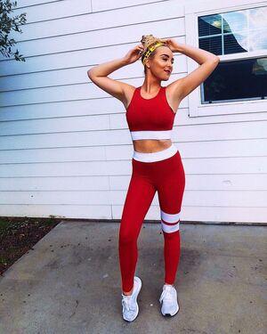 Caroline Wall photo 178