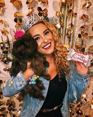 Caroline Wall photo 187