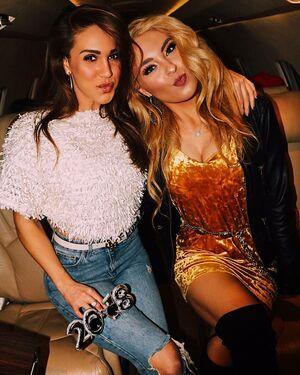 Caroline Wall photo 188