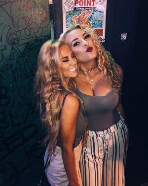 Caroline Wall photo 197