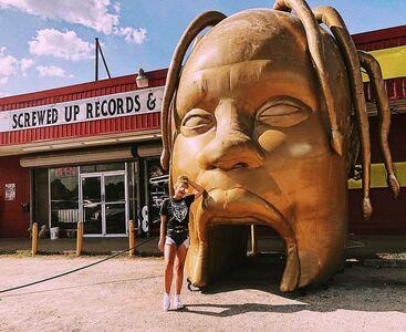 Caroline Wall photo 212