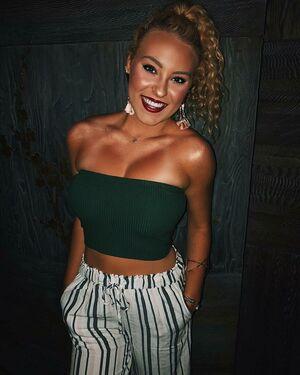 Caroline Wall photo 214