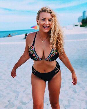 Caroline Wall photo 216