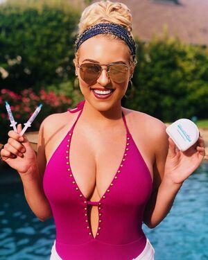 Caroline Wall photo 223