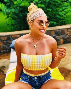 Caroline Wall photo 228