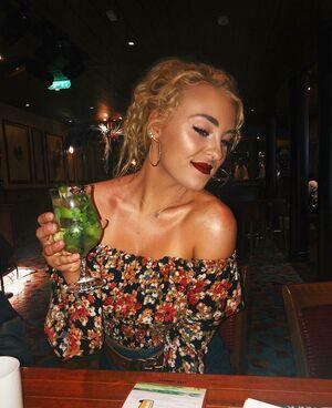 Caroline Wall photo 229