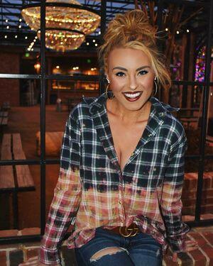 Caroline Wall photo 261