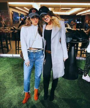 Caroline Wall photo 263