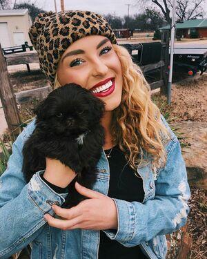 Caroline Wall photo 266