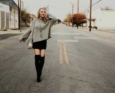 Caroline Wall photo 273