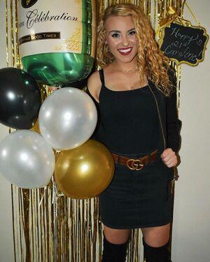 Caroline Wall photo 274