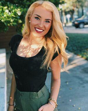 Caroline Wall photo 280