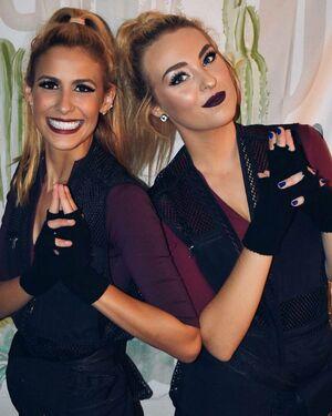 Caroline Wall photo 289