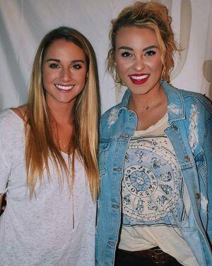 Caroline Wall photo 291