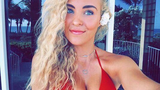 Caroline Wall photo 295