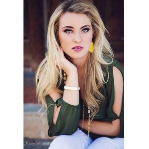 Caroline Wall photo 313